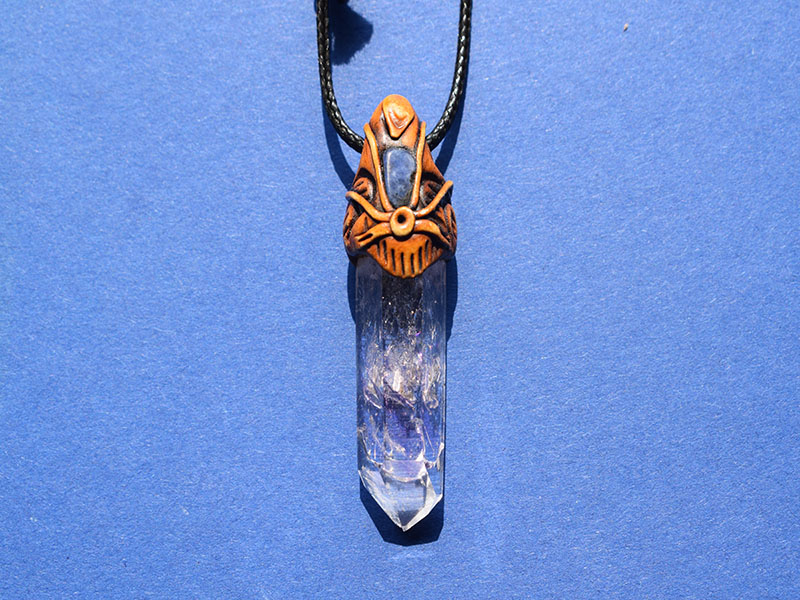 Meisterkristall mit Amethyst Meisterkristall mit Amethyst