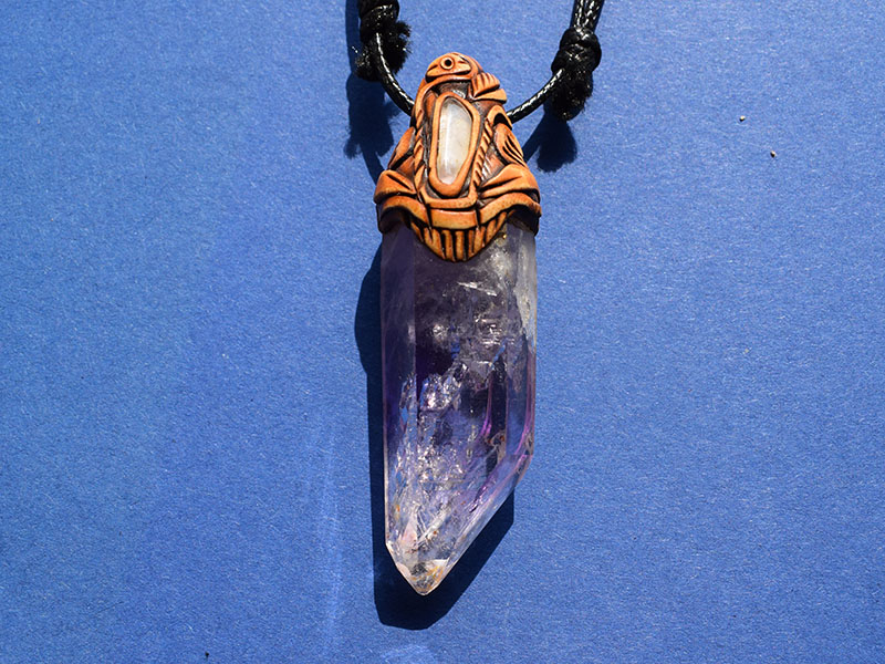 Isis Meisterkristall mit Amethyst Isis Meisterkristall mit Amethyst